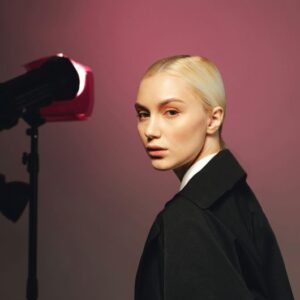 10 Essential Modelling Poses Every UK Model Should Master