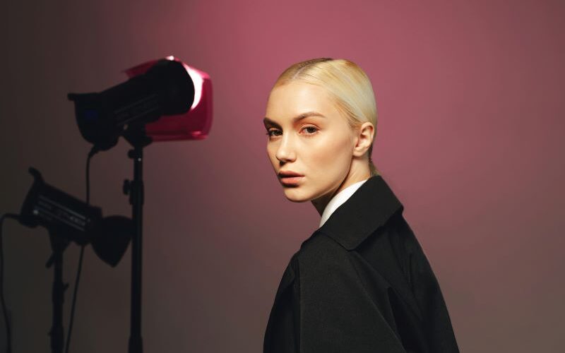 10 Essential Modelling Poses Every UK Model Should Master 10 Essential Modelling Poses Every UK Model Should Master