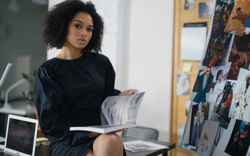 Online Portfolios vs Physical Books: How UK Models Can Showcase Their Work With Confidence