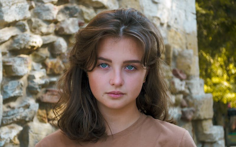 How New Models Can Shine on Set: Top Tips for Natural Poses and Stunning Shots