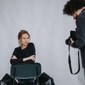 How to Work Smoothly With Photographers and Stylists: A Model’s Guide to Stress-Free Shoots
